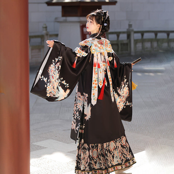 Han Yu Kui 【Fengxi】Conjunto completo de Hanfu estilo Ming con top de cuello alto superpuesto, hombros de nube bordados y falda Ma Mian