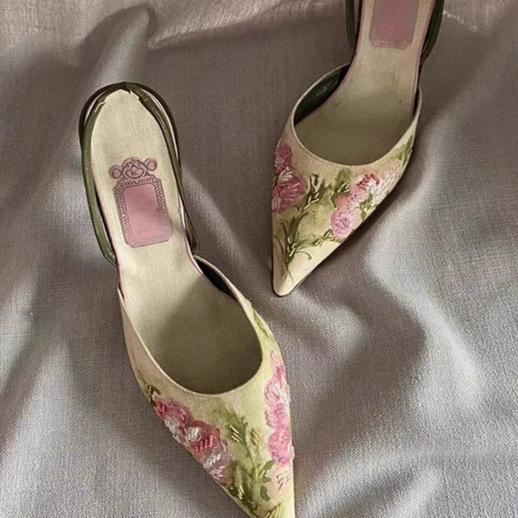 Sandalias de tacón alto con punta bordada y punta estrecha para mujer, zapatos sencillos de estilo chino con boca poco profunda y punta cerrada, para verano de 2024