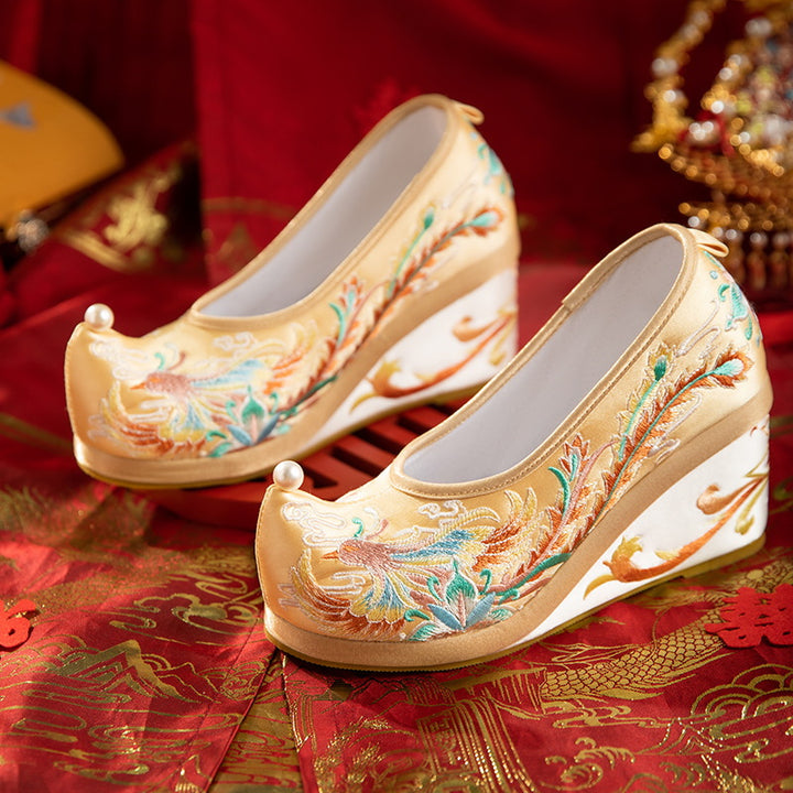 Zapatos de boda chinos con tacón de cuña auspicioso, nuevos zapatos de novia bordados en rojo, estilo antiguo, con aumento interior, zapatos Hanfu, otoño 2023