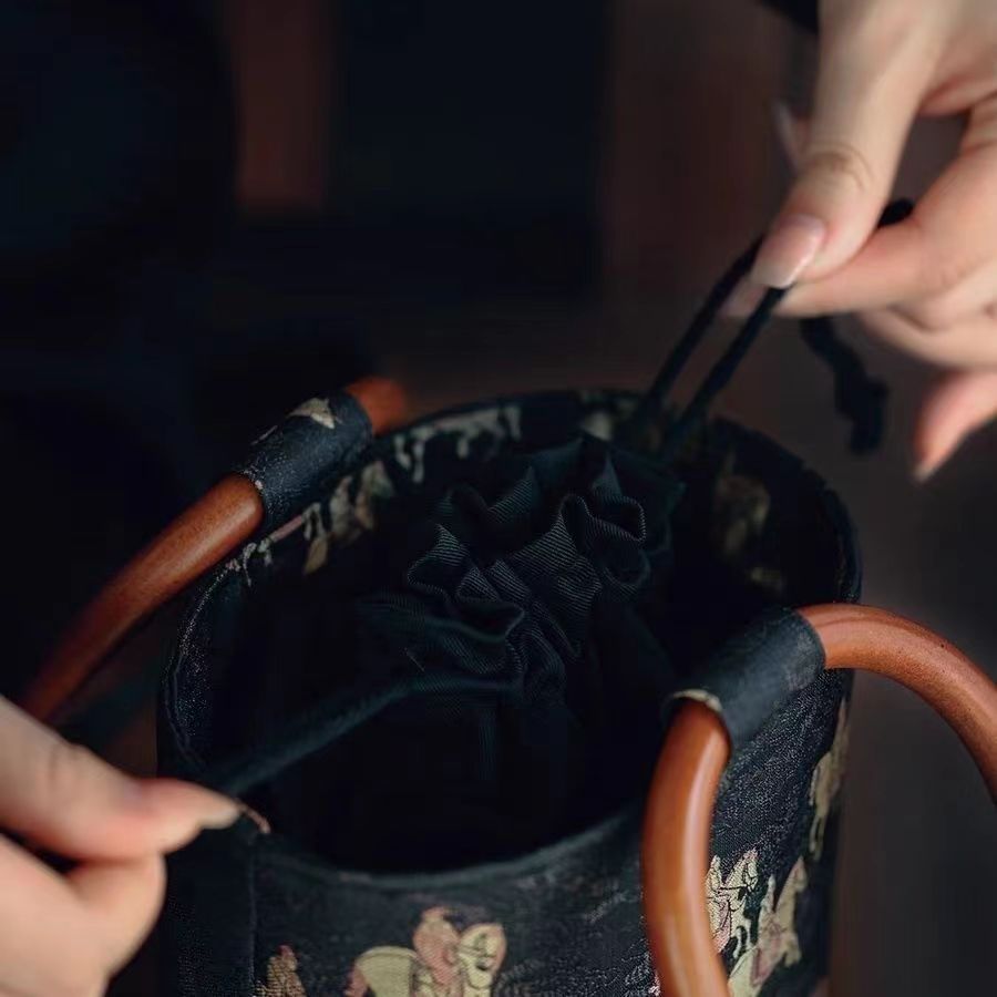 Ethnic Style Wooden Handle Bucket Bag – Tang Dynasty Horse Motif