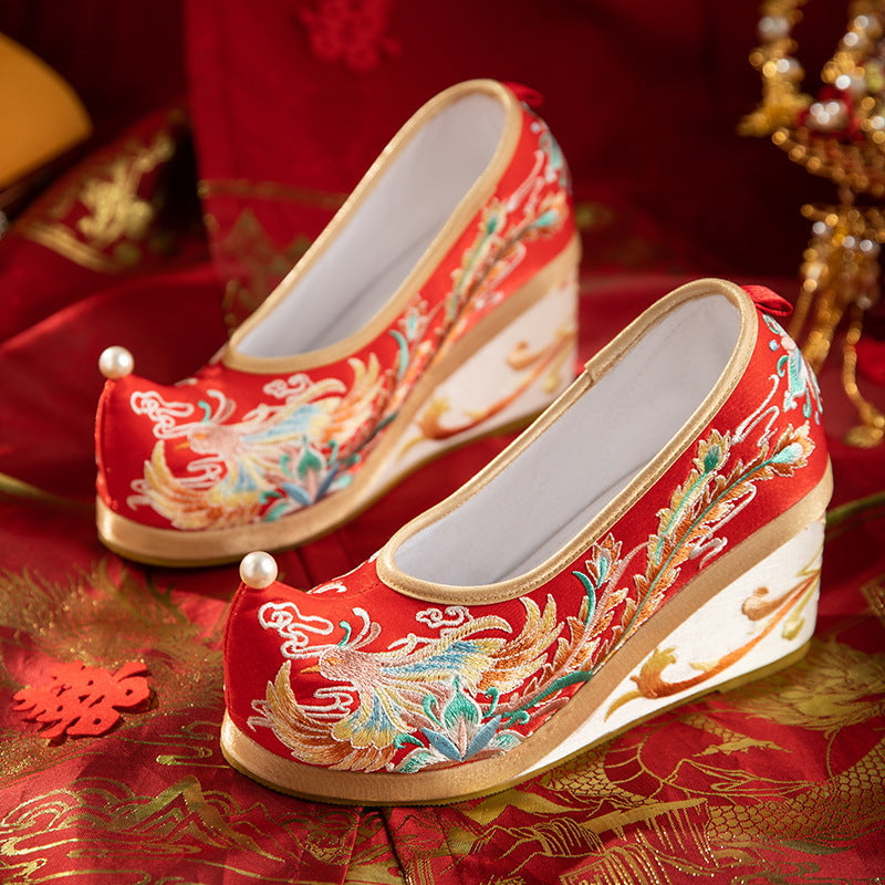 Zapatos de boda chinos con tacón de cuña auspicioso, nuevos zapatos de novia bordados en rojo, estilo antiguo, con aumento interior, zapatos Hanfu, otoño 2023