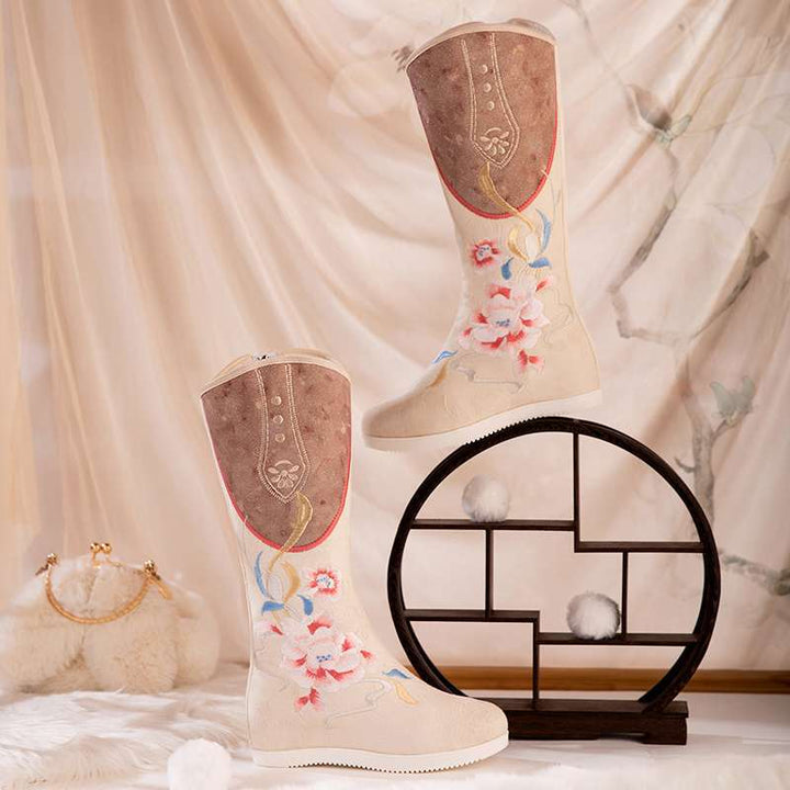 Botas para mujer 2025, nuevo estilo, botas largas de estilo chino que realzan la altura con botas Hanfu, botas bordadas retro de invierno