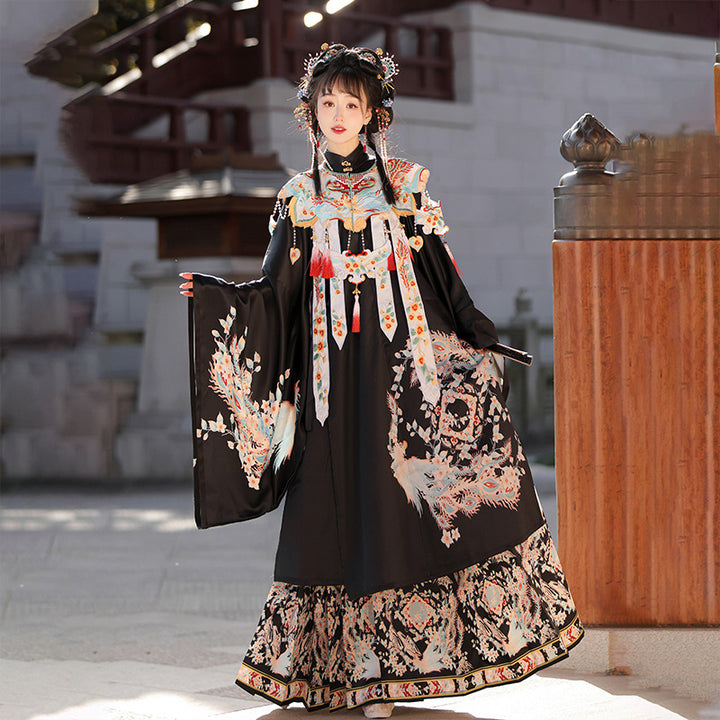 Han Yu Kui 【Fengxi】Conjunto completo de Hanfu estilo Ming con top de cuello alto superpuesto, hombros de nube bordados y falda Ma Mian