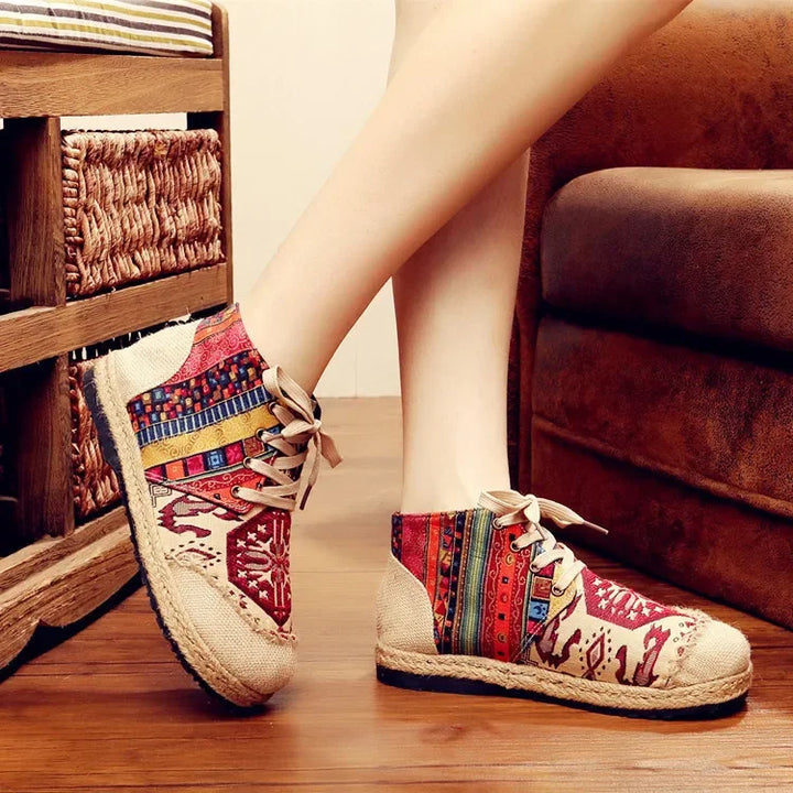 Nuevos zapatos bordados transfronterizos de primavera y verano, botas cortas de tela de estilo étnico, zapatos Hanfu de lino para mujer, zapatos tailandeses cuadrados de algodón y lino con cabeza grande