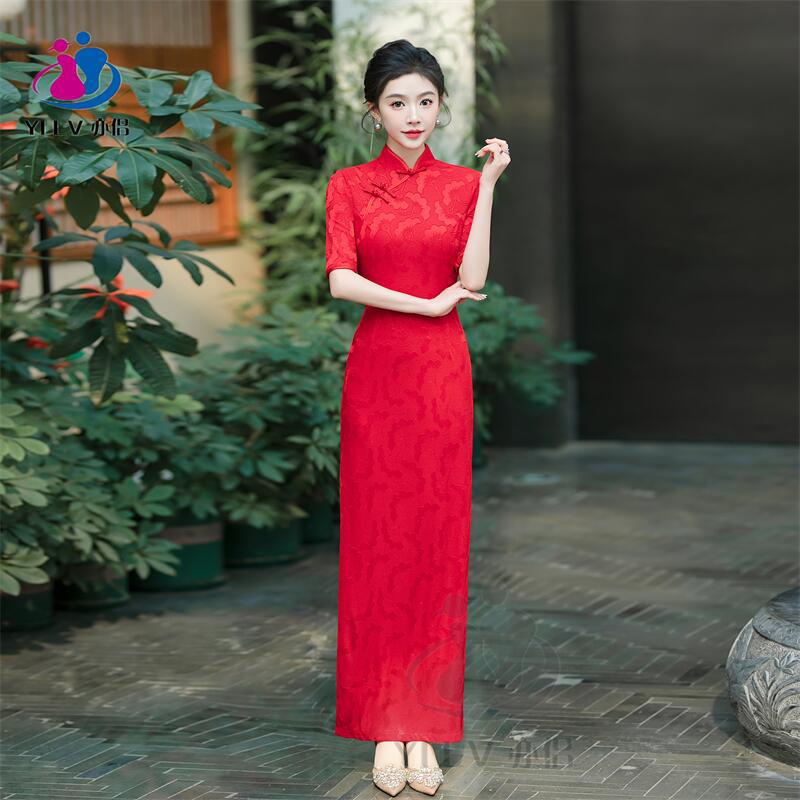 Nuevo cheongsam rojo 2025, vestido largo mejorado para desfiles y reuniones anuales, vestido para brindis, vestido de compromiso juvenil.