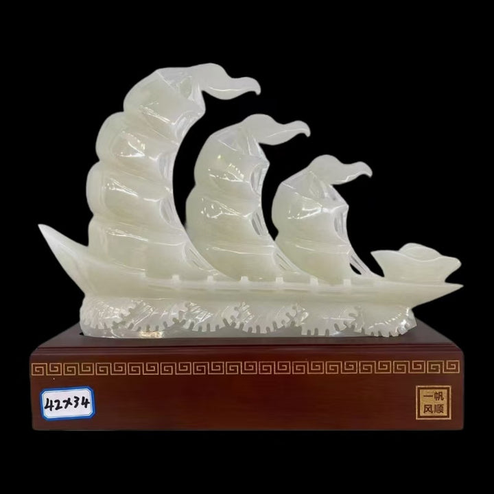 天然玉帆船摆件 - “一帆风顺”装饰玉雕