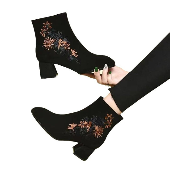 Botas cortas para mujer, otoño e invierno 2023, nuevo estilo chino, bordado esmerilado, tubo corto, tacones gruesos, tacones altos, talla grande, con botas cheongsam para mujer