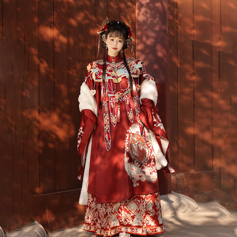 Han Yu Kui 【Fengxi】Conjunto completo de Hanfu estilo Ming con top de cuello alto superpuesto, hombros de nube bordados y falda Ma Mian