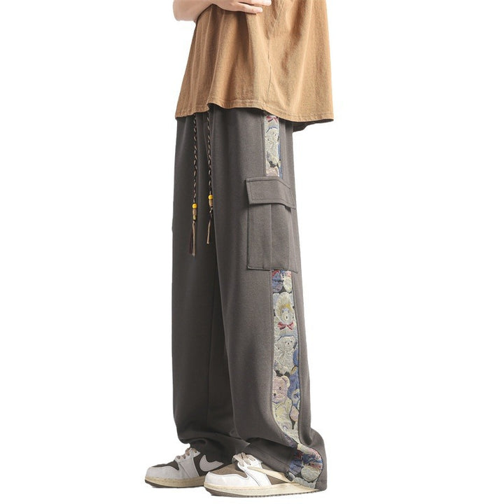 Nuevo estilo de verano para hombre XXBRO: tendencia nacional, nuevo estilo chino, estampado de osito, pantalones casuales de seda helada, pantalones rectos de trabajo.