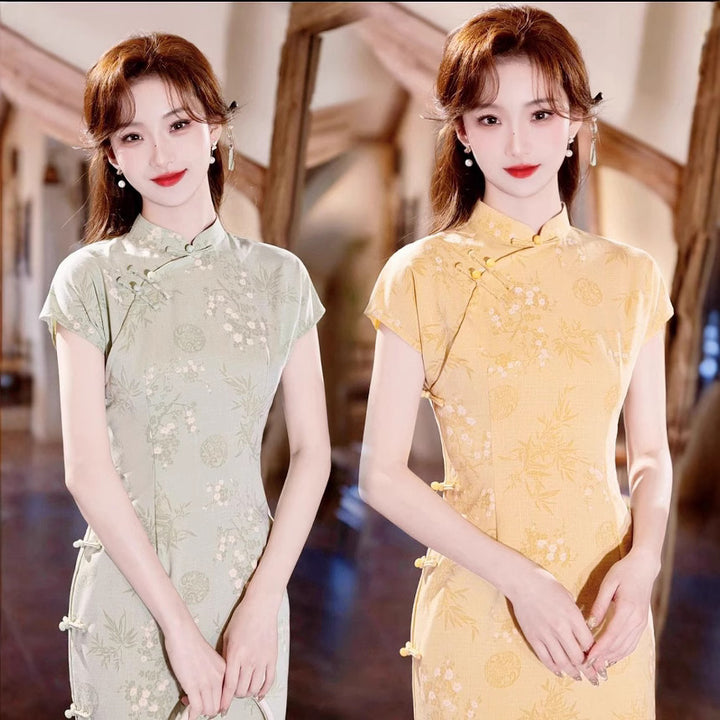 Tang Yilian 2025 verano nuevo cheongsam verde mejorado estilo joven cielo estrellado en relieve pequeño vestido de algodón y lino