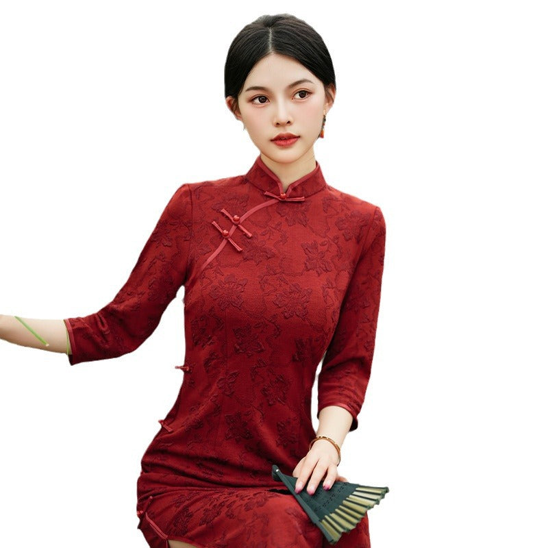 Nuevo cheongsam de otoño e invierno de longitud media, maquillaje rojo, superventas, falda cheongsam delgada de una sola capa, cheongsam rojo óxido con abertura alta