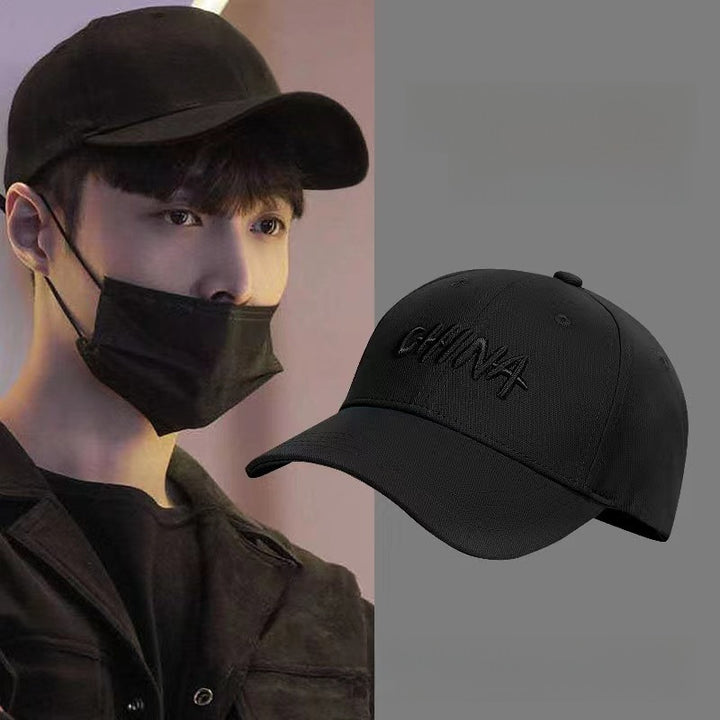 Gorra de béisbol rígida con bordado chino estilo Zhang Yixing: tendencia nacional, gorra negra extragrande para cabezas grandes, estilo informal.
