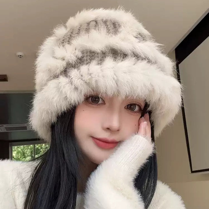Gorro de pescador de punto de piel de conejo para mujer: protección auditiva para otoño e invierno, hilo de punto cálido, gorro de felpa con cabeza de león de tendencia nacional.
