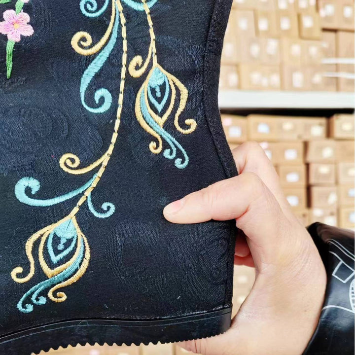 Botas largas 2023 otoño e invierno nuevos zapatos de tela bordada Hanfu botas altas más botas de baile cuadrado de estilo étnico de terciopelo