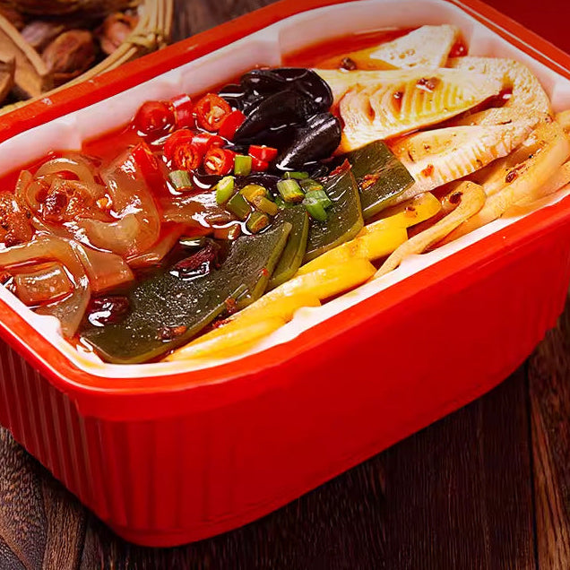 Self-heating mini hot pot, spicy hot pot, convenient instant food, trending internet sensation, late-night snack, lazy person's fast food, vegetarian option, jumbo size.