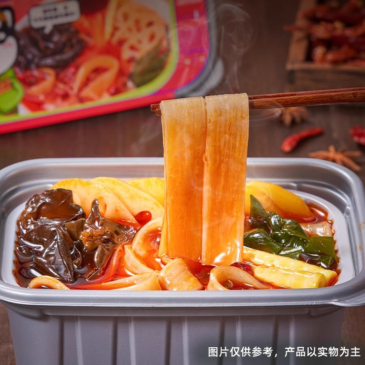 Self-heating hot pot with spicy beef, large portion, convenient instant food, spicy hot pot, perfect for late-night snacks and dormitories.